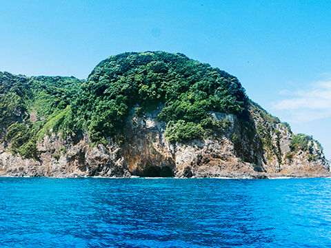 金山の洞窟